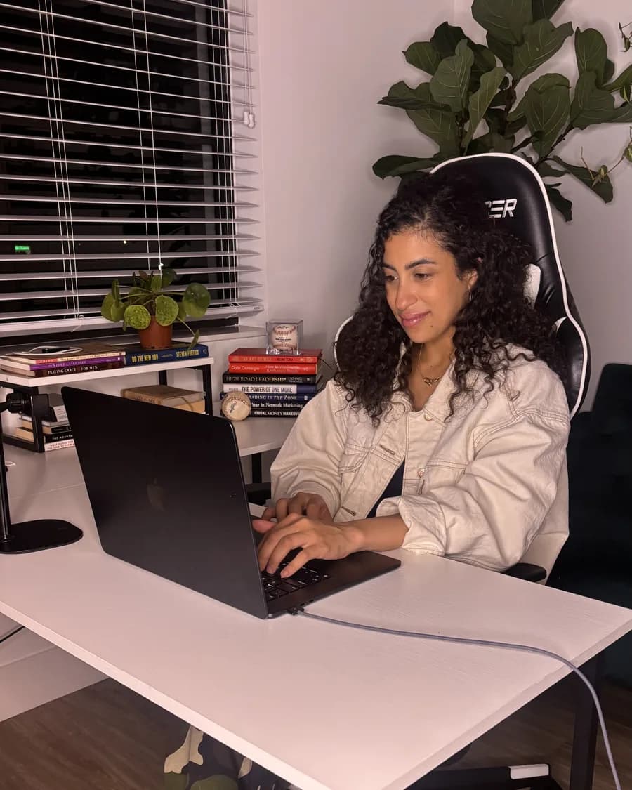 Rossy M. Peralta working at her desk setup