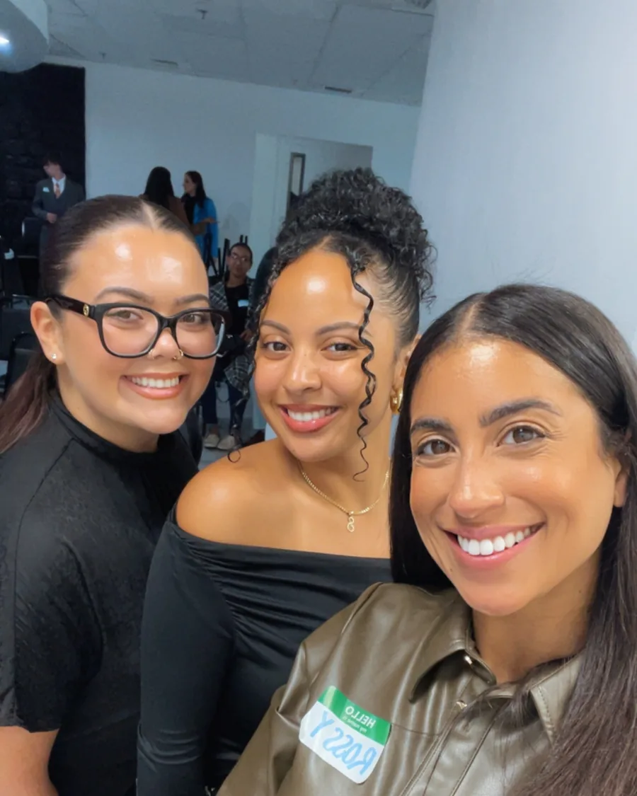 Rossy M. Peralta with two members at a live event
